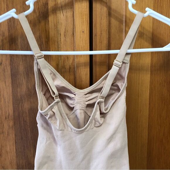 Skims Seamless Sculpt Mid-Thigh Bodysuit - Picture 6 of 8